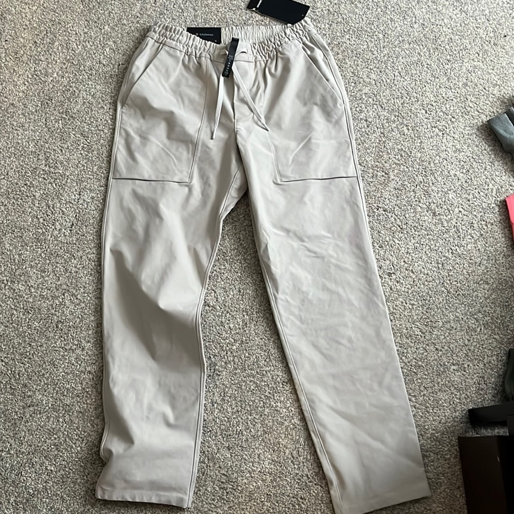 End medium Lululemon pants